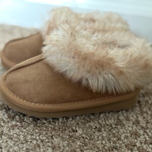 Cozy Tan Faux Fur Slippers